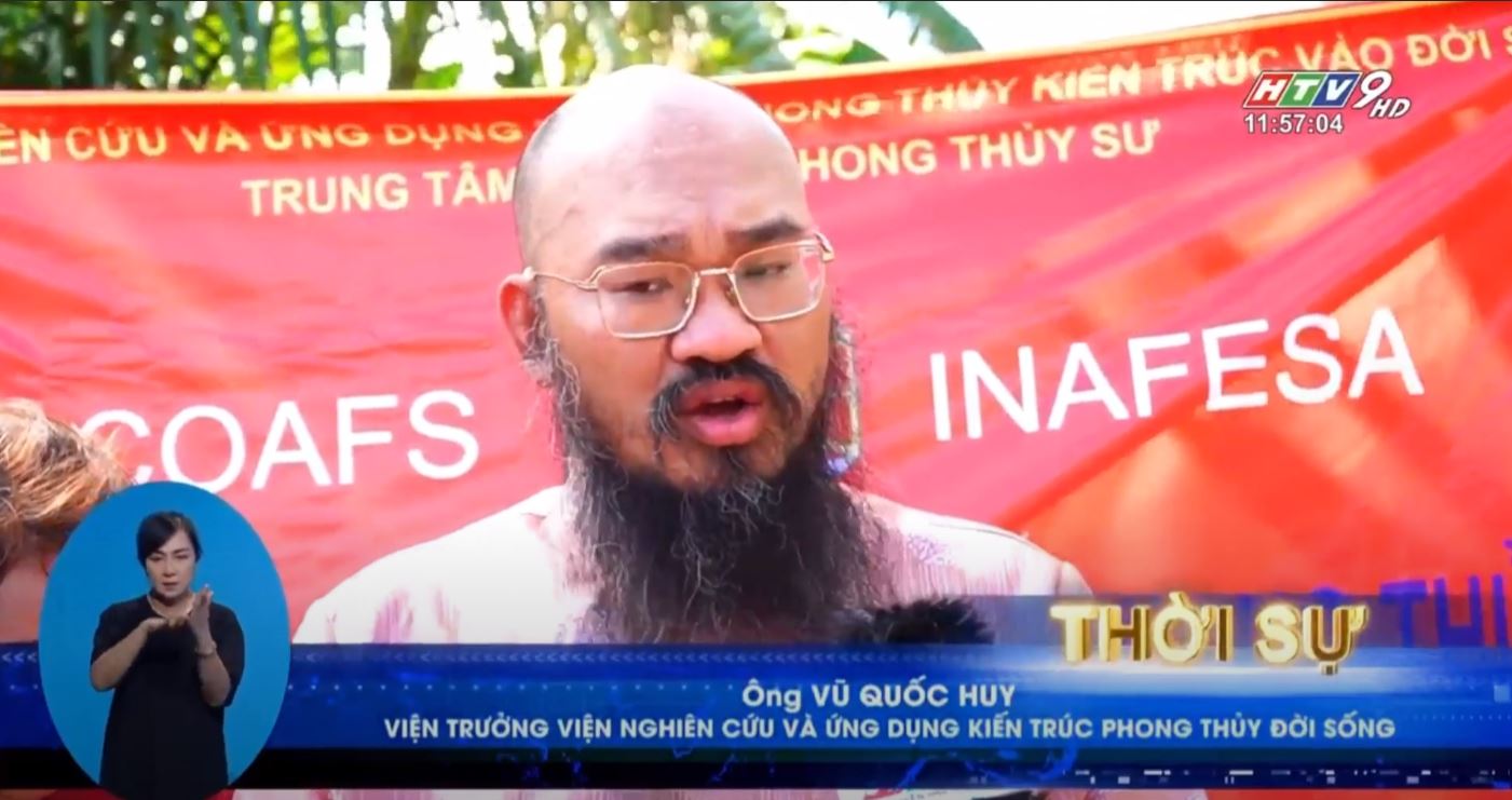 Thầy Thuận thiên (Vũ Quốc Huy) phát biểu với nhà đài HTV9